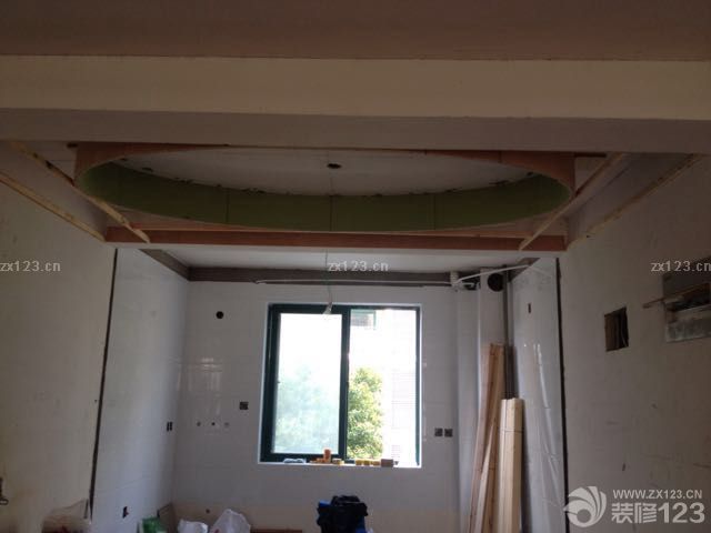 進入到木工階段，就是意味著裝修已經(jīng)過了三分之二了，越來越期待新家的樣子了，看到新家初具雛形的樣子，心里很是喜悅啊。