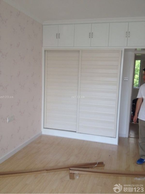 終于等到裝修竣工了，還沒來得急反應(yīng)就竣工了，感覺時間很快就流失了，歷時幾個月的裝修就這樣結(jié)束了，更多的是我們在裝修過程中所學(xué)到的，所經(jīng)歷的寶貴經(jīng)驗和知識，能讓我在以后居家的日子里能夠有所收獲。