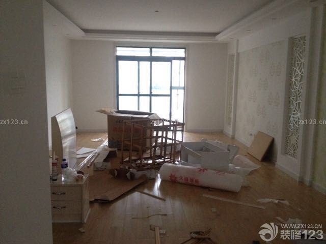 終于等到裝修竣工了，還沒來得急反應(yīng)就竣工了，感覺時間很快就流失了，歷時幾個月的裝修就這樣結(jié)束了，更多的是我們在裝修過程中所學(xué)到的，所經(jīng)歷的寶貴經(jīng)驗和知識，能讓我在以后居家的日子里能夠有所收獲。