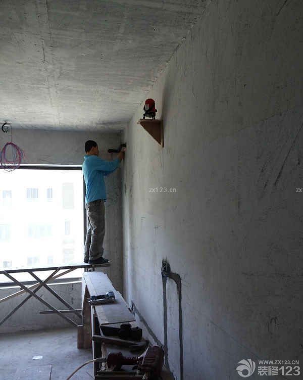 新家開始裝修了，雖然現(xiàn)在是毛坯房的樣子，但是我很期待未來的時候它呈現(xiàn)出的溫馨小家的樣子。在我們的努力下，一定會是很溫馨的。