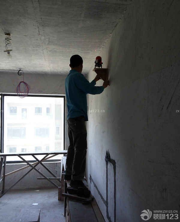 新家開始裝修了，雖然現(xiàn)在是毛坯房的樣子，但是我很期待未來的時候它呈現(xiàn)出的溫馨小家的樣子。在我們的努力下，一定會是很溫馨的。