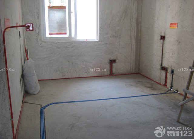 裝修進入到了水電安裝部分了，還是很不錯的，裝修的師傅很早就來到了我們的新家，看了看布局，很快就決定了方案，過了幾天就來施工了，效率還是很不錯的。