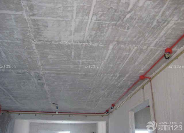 裝修進入到了水電安裝部分了，還是很不錯的，裝修的師傅很早就來到了我們的新家，看了看布局，很快就決定了方案，過了幾天就來施工了，效率還是很不錯的。