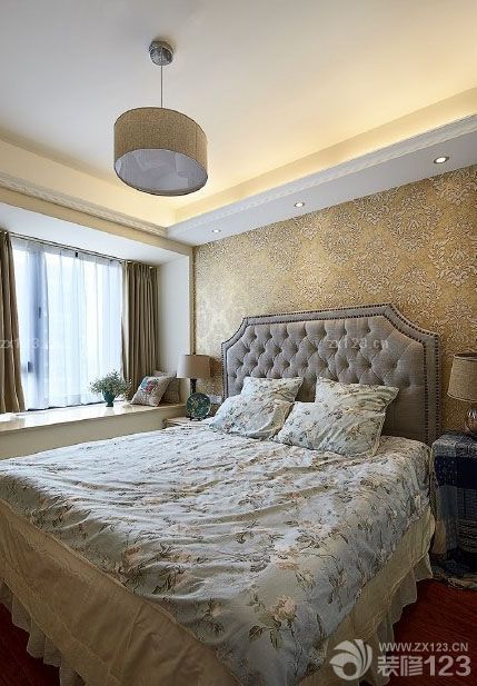 一直都喜歡歐式風(fēng)格，但是又對(duì)現(xiàn)代風(fēng)格情有獨(dú)鐘，所以在風(fēng)格方面很難選擇，最好經(jīng)過(guò)設(shè)計(jì)師的交流決定將風(fēng)格定為歐式風(fēng)格家，裝修開(kāi)始的時(shí)候并不是很順利，瓷磚方面因?yàn)樵谶\(yùn)輸方面出了點(diǎn)問(wèn)題，所以商家決定給我們重新?lián)Q了一批，所以耽誤了幾天的時(shí)間，還好后來(lái)的施工進(jìn)度還是很順利，溫馨的歐式與現(xiàn)代新家就這樣呈現(xiàn)出來(lái)了。