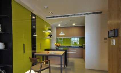 簡約風(fēng)格的特點(diǎn)加上現(xiàn)代風(fēng)格的時(shí)尚，這就是新家我們在最初的設(shè)計(jì)理念，二者完美融合在一起之后的效果是肯定的。這次裝修的時(shí)候我們?nèi)潭荚诂F(xiàn)場監(jiān)督著，特別是油漆方面，健康方面的考慮，我們在很多時(shí)候都會選擇好的油漆，還有就是參與油漆的粉刷，讓新家顯得更加的有意義。