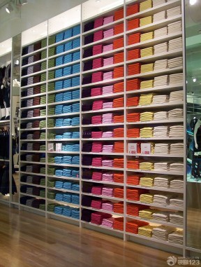 特色服裝店 65平米