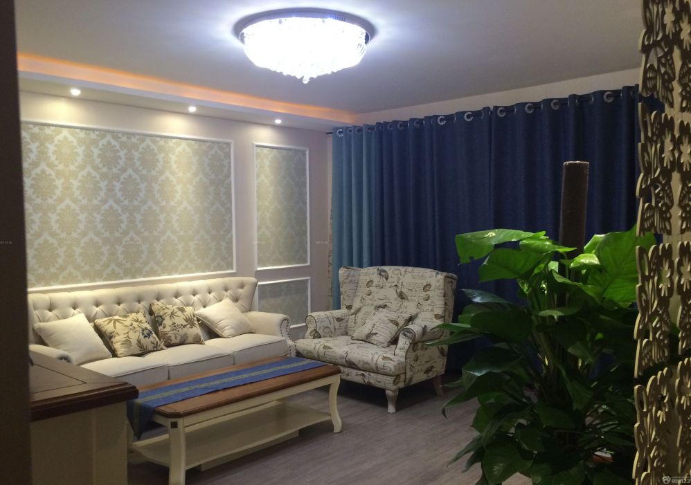 時(shí)尚新家除了舒適度之外，美觀也是很重要的，這次新家的裝飾是在舒適的基礎(chǔ)上添加了美感的追求，歐式風(fēng)格與其他風(fēng)格的混搭讓新家顯得格外的溫馨與浪漫，在五個(gè)月的時(shí)間打造下，新家如期展現(xiàn)在我們面前，一起來(lái)看看吧。