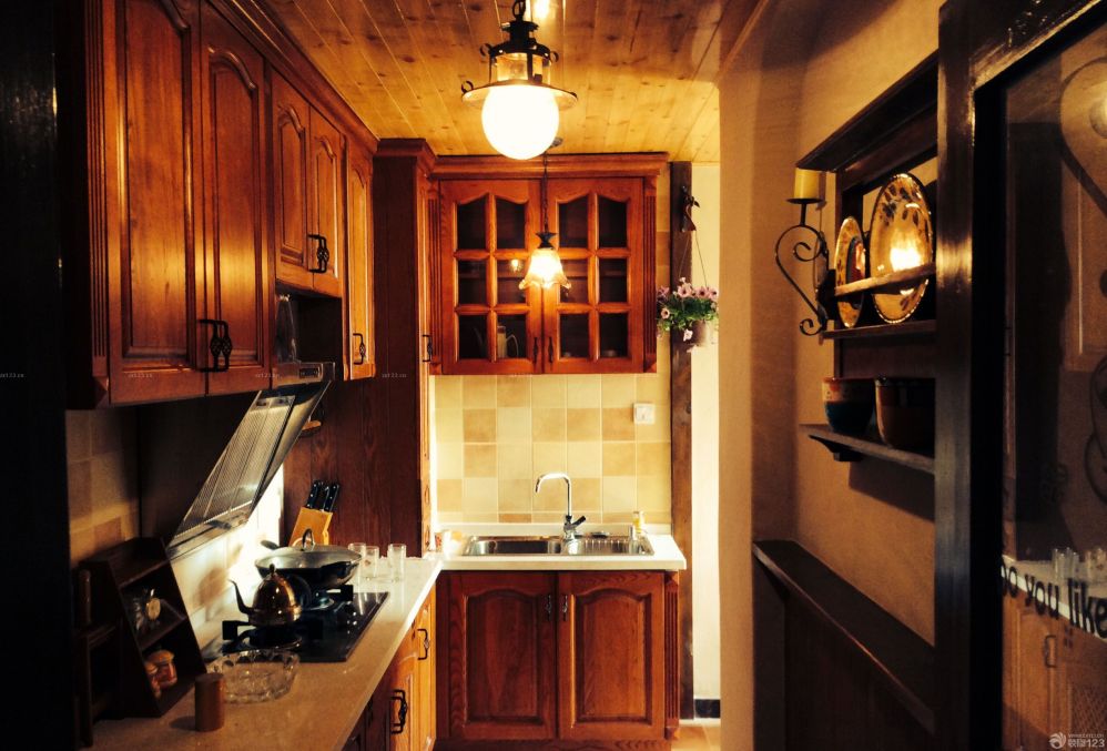 浪漫主義一直是我和老婆最喜歡的一種氛圍，新家裝飾的時(shí)候我倆不約而同的選擇了充滿浪漫主義色彩的法式風(fēng)格。這樣不僅能滿足我們居住的舒適度，也能滿足我們對(duì)溫馨和浪漫主義的崇尚，新家的設(shè)計(jì)要感謝朋友的幫忙，正因?yàn)橛性O(shè)計(jì)師的完美設(shè)計(jì)，才能有這么美好的新家，當(dāng)然，也有我們兩個(gè)精心挑選的家具來(lái)填充。