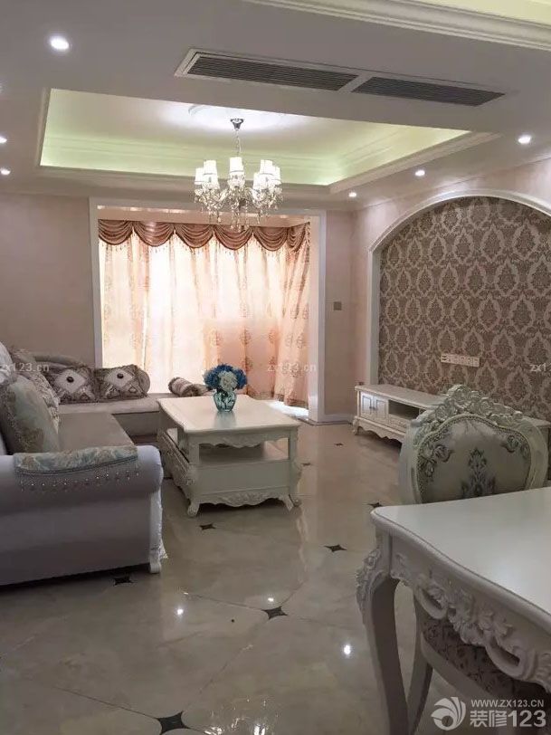 作為裝修新房的我們來說，我們只是一個菜鳥級別的業(yè)主，對裝修的事情一無所知，除了最基本的裝修工序之外，其他都是迷茫的，不過好在我們有一個求學(xué)的心，在裝修前期我們就在各大論壇去學(xué)習(xí)如何裝修，如何化解裝修中遇到的問題，一邊裝修一邊學(xué)習(xí)，這樣讓我們的裝修變得順理起來，新家也越來越完整，一起來看看吧。