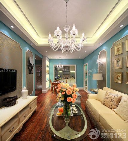 開始裝修新家之前被各種風(fēng)格所吸引，既喜歡歐式風(fēng)格的典雅端莊，也喜歡法式風(fēng)格的浪漫，喜歡地中海的寧靜，也喜歡現(xiàn)代風(fēng)格的時(shí)尚，所以在整個(gè)裝修的時(shí)候，我們決定混搭風(fēng)格會(huì)比較好一點(diǎn)，新家定格在混搭風(fēng)，這也是我們最正確的決定，不僅能將各種風(fēng)格的優(yōu)點(diǎn)融入進(jìn)來，也能將整個(gè)新家的舒適度得到一個(gè)很好的提升，所以我的新家在裝修出來之后是很溫馨與舒適的。