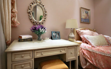 開始裝修新家之前被各種風(fēng)格所吸引，既喜歡歐式風(fēng)格的典雅端莊，也喜歡法式風(fēng)格的浪漫，喜歡地中海的寧靜，也喜歡現(xiàn)代風(fēng)格的時(shí)尚，所以在整個(gè)裝修的時(shí)候，我們決定混搭風(fēng)格會(huì)比較好一點(diǎn)，新家定格在混搭風(fēng)，這也是我們最正確的決定，不僅能將各種風(fēng)格的優(yōu)點(diǎn)融入進(jìn)來，也能將整個(gè)新家的舒適度得到一個(gè)很好的提升，所以我的新家在裝修出來之后是很溫馨與舒適的。