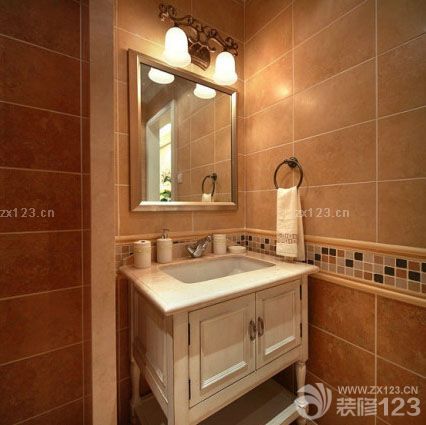 開始裝修新家之前被各種風(fēng)格所吸引，既喜歡歐式風(fēng)格的典雅端莊，也喜歡法式風(fēng)格的浪漫，喜歡地中海的寧靜，也喜歡現(xiàn)代風(fēng)格的時(shí)尚，所以在整個(gè)裝修的時(shí)候，我們決定混搭風(fēng)格會(huì)比較好一點(diǎn)，新家定格在混搭風(fēng)，這也是我們最正確的決定，不僅能將各種風(fēng)格的優(yōu)點(diǎn)融入進(jìn)來，也能將整個(gè)新家的舒適度得到一個(gè)很好的提升，所以我的新家在裝修出來之后是很溫馨與舒適的。