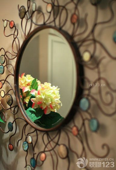 開始裝修新家之前被各種風(fēng)格所吸引，既喜歡歐式風(fēng)格的典雅端莊，也喜歡法式風(fēng)格的浪漫，喜歡地中海的寧靜，也喜歡現(xiàn)代風(fēng)格的時(shí)尚，所以在整個(gè)裝修的時(shí)候，我們決定混搭風(fēng)格會(huì)比較好一點(diǎn)，新家定格在混搭風(fēng)，這也是我們最正確的決定，不僅能將各種風(fēng)格的優(yōu)點(diǎn)融入進(jìn)來，也能將整個(gè)新家的舒適度得到一個(gè)很好的提升，所以我的新家在裝修出來之后是很溫馨與舒適的。