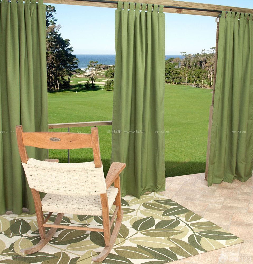 木别墅客厅落地窗绿色窗帘设计图