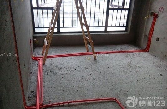 新家的要是一到手，我們就馬不停蹄地開始了裝修，在這之前我們拜訪過很多裝修完的，也向他們討教了一些關(guān)于裝修應(yīng)該注意的事情，水電安裝是我們要特別注意的，因?yàn)樽鳛殡[蔽工程最關(guān)鍵的一部分，這樣的工序返工會(huì)很麻煩。所以我們特別的小心。