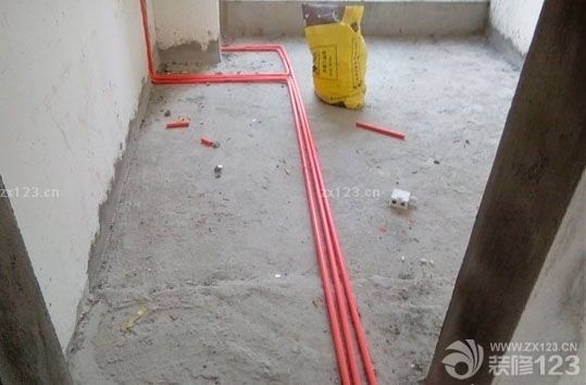 新家的要是一到手，我們就馬不停蹄地開始了裝修，在這之前我們拜訪過很多裝修完的，也向他們討教了一些關(guān)于裝修應(yīng)該注意的事情，水電安裝是我們要特別注意的，因?yàn)樽鳛殡[蔽工程最關(guān)鍵的一部分，這樣的工序返工會(huì)很麻煩。所以我們特別的小心。