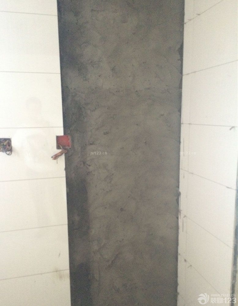 泥木這一塊在我們看來還是比較放心的，因?yàn)檫@是在鄰居那里預(yù)約的木工師傅，我們看過鄰居裝修之后的效果覺得這位師傅還是多負(fù)責(zé)任的，手藝也特別好，所以我們就預(yù)約了他的時(shí)間為我們裝修來。