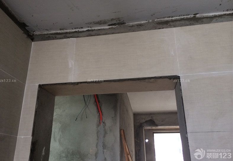 泥木這一塊在我們看來還是比較放心的，因?yàn)檫@是在鄰居那里預(yù)約的木工師傅，我們看過鄰居裝修之后的效果覺得這位師傅還是多負(fù)責(zé)任的，手藝也特別好，所以我們就預(yù)約了他的時(shí)間為我們裝修來。