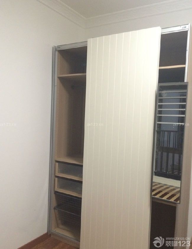 新家就這樣在幾個(gè)月的努力下完成了硬裝的部分的裝修，最開始對(duì)整個(gè)裝修還是迷茫狀態(tài)，后來在整個(gè)裝修慢慢進(jìn)入正軌之后，對(duì)新家的裝修也越來越期待了，感覺新家在整個(gè)裝修之后也越來越美麗溫馨了。