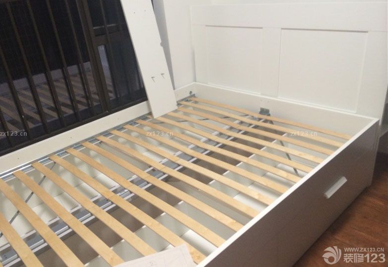 新家就這樣在幾個(gè)月的努力下完成了硬裝的部分的裝修，最開始對(duì)整個(gè)裝修還是迷茫狀態(tài)，后來在整個(gè)裝修慢慢進(jìn)入正軌之后，對(duì)新家的裝修也越來越期待了，感覺新家在整個(gè)裝修之后也越來越美麗溫馨了。