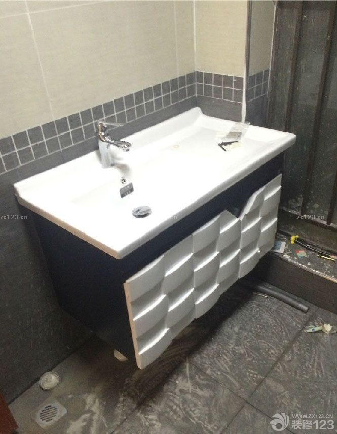 新家就這樣在幾個(gè)月的努力下完成了硬裝的部分的裝修，最開始對(duì)整個(gè)裝修還是迷茫狀態(tài)，后來在整個(gè)裝修慢慢進(jìn)入正軌之后，對(duì)新家的裝修也越來越期待了，感覺新家在整個(gè)裝修之后也越來越美麗溫馨了。