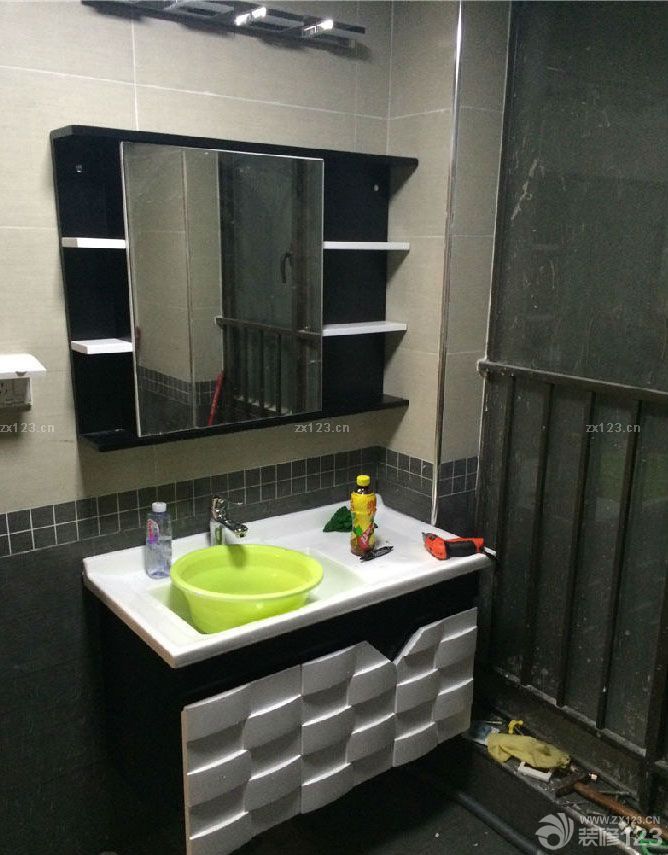 新家就這樣在幾個(gè)月的努力下完成了硬裝的部分的裝修，最開始對(duì)整個(gè)裝修還是迷茫狀態(tài)，后來在整個(gè)裝修慢慢進(jìn)入正軌之后，對(duì)新家的裝修也越來越期待了，感覺新家在整個(gè)裝修之后也越來越美麗溫馨了。