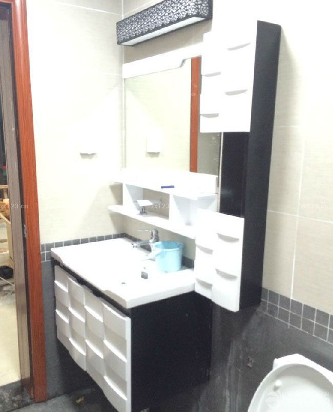 新家就這樣在幾個(gè)月的努力下完成了硬裝的部分的裝修，最開始對(duì)整個(gè)裝修還是迷茫狀態(tài)，后來在整個(gè)裝修慢慢進(jìn)入正軌之后，對(duì)新家的裝修也越來越期待了，感覺新家在整個(gè)裝修之后也越來越美麗溫馨了。