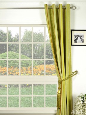 绿色窗帘 小户型客厅飘窗