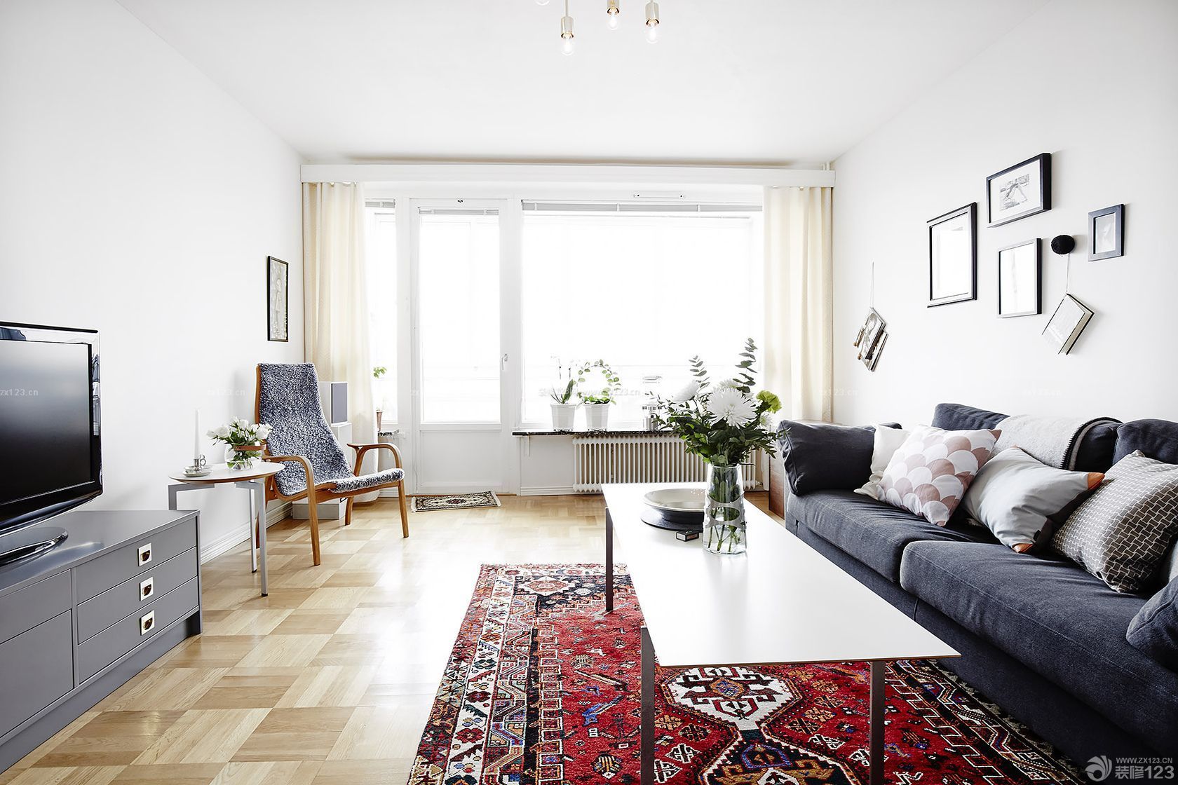 北欧风格客厅地毯铺贴效果图片
