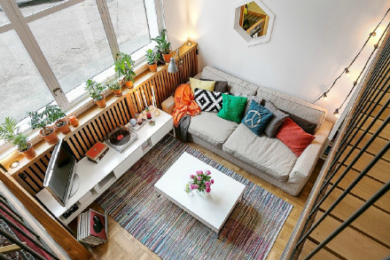 最開始買房的時候并沒有想買復(fù)式，只是覺得自己沒有接觸過這一類的戶型，不知道怎么裝修，后來看到很多復(fù)式樓的空間比較大，所以才決定買復(fù)式樓，裝修的時候也是一波三折，最先約定的裝修師傅臨時有事來不到，我們也只能選擇找裝修公司來合作，這樣能減輕我們裝修的負(fù)擔(dān)，畢竟我們平時還要上班。好在裝修公司沒有讓我們失望，如期將新房裝修完成了。