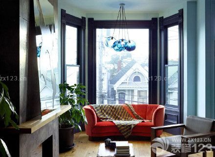 在整個新家裝飾的時候，我們更多的是將整個裝修的中心化在了對家具的選擇方面，當然在某些細節(jié)上，例如新家油漆的選擇上我們也是很看重的，畢竟關(guān)系著我們的健康，所以在油漆選擇的時候我們特地找了朋友來介紹好的油漆給我們。新家裝修完之后效果是很不錯的，當然這也是設(shè)計師和我們共同努力的結(jié)果。