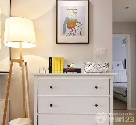 一直在為裝修什么樣的風(fēng)格而煩惱，朋友一語道破我們的迷惑，混搭風(fēng)格就是最好的選擇，可以容忍很多我們喜歡的風(fēng)格在里面，而且這樣也不會顯得特別的單調(diào)，于是新家的裝修開始了，混搭風(fēng)就是我們的裝修主體，經(jīng)過一段時間的裝修我們明白了，原來裝修是很辛苦的，但是又是幸福的。特別是新家竣工的時候，看到溫馨的家自己的心都是暖暖的。