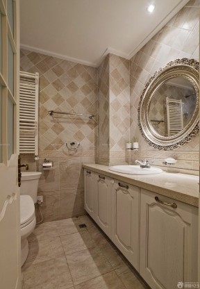 欧式风格镜子瓷砖铺贴厕所装修效果图
