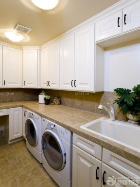 洗衣房 大理石台面 白色橱柜