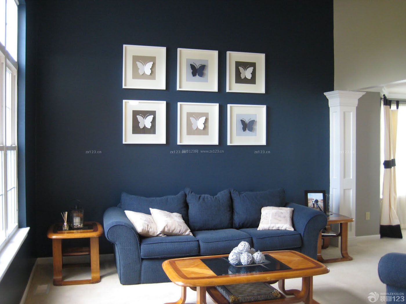沙发背景墙深蓝色墙面装修效果图欣赏