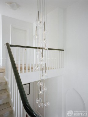 现代风格房屋铁艺楼梯扶手设计图片欣赏