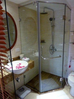 最新小型宾馆浴室门装修效果图片