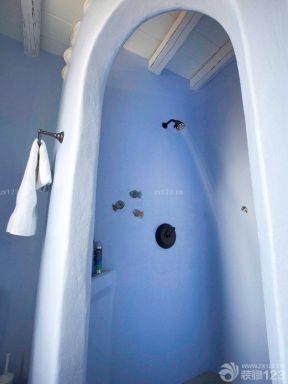经典独栋小别墅室内小浴室设计效果图片