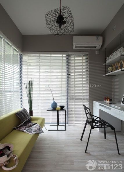 說真的，回想整個裝修的歷程還是很辛苦的，但是整個裝修的結(jié)果卻是很幸福的，經(jīng)歷了更多，才會更加懂得珍惜，經(jīng)歷了裝修的辛苦，也就更加的熱愛了自己的家。裝修歷時4個月，我們的裝修費用是十萬塊。只有在水電部分我們返工了一點，因為管子出現(xiàn)了部分漏水，我們重新?lián)Q了一批，其他工序都是正常的施工并完成的。