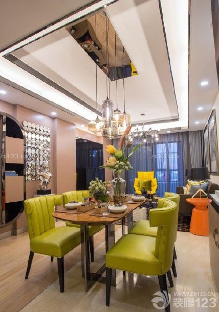 這次的裝修真的是超級累，水電部分還好，我們能夠接受，不是大問題，只是部分水管感覺很脆弱，只是在油漆方面我們很無奈，裝修師傅給我們推薦的那款油漆太刺鼻了，而且我們看沒有類似與合格證或者免檢產(chǎn)品的標(biāo)志，所以我們強(qiáng)制換了一批新的，耽誤了我們幾天，不然這樣劣質(zhì)的裝修油漆會影響我們的健康的。希望最近準(zhǔn)備裝修的朋友們要注意，特別是油漆方面一定要用合格的材料，這樣對自己的健康負(fù)責(zé)任。