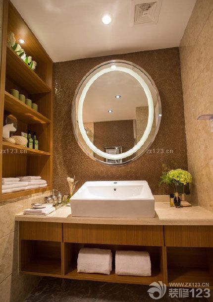 這次的裝修真的是超級累，水電部分還好，我們能夠接受，不是大問題，只是部分水管感覺很脆弱，只是在油漆方面我們很無奈，裝修師傅給我們推薦的那款油漆太刺鼻了，而且我們看沒有類似與合格證或者免檢產(chǎn)品的標(biāo)志，所以我們強(qiáng)制換了一批新的，耽誤了我們幾天，不然這樣劣質(zhì)的裝修油漆會影響我們的健康的。希望最近準(zhǔn)備裝修的朋友們要注意，特別是油漆方面一定要用合格的材料，這樣對自己的健康負(fù)責(zé)任。