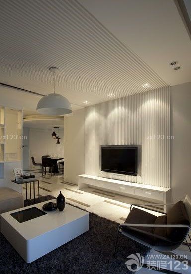 作為一個設(shè)計師，最自豪的不是設(shè)計了多少好看的房子，而是能夠設(shè)計自己的家，這次的房子是我努力幾年存錢買下來的，買房的路程是辛苦的，但是裝修卻是幸福的，從設(shè)計開始到最后的竣工，我都全部參與在里面，特地為此還停工了半年，最后裝修出來的效果是很滿意的，也值得我付出這么多。