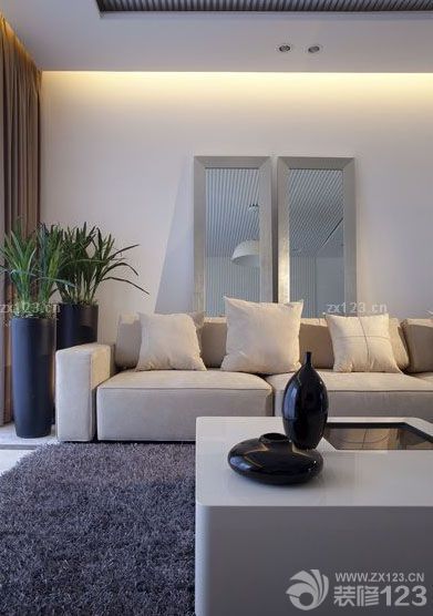 作為一個設(shè)計師，最自豪的不是設(shè)計了多少好看的房子，而是能夠設(shè)計自己的家，這次的房子是我努力幾年存錢買下來的，買房的路程是辛苦的，但是裝修卻是幸福的，從設(shè)計開始到最后的竣工，我都全部參與在里面，特地為此還停工了半年，最后裝修出來的效果是很滿意的，也值得我付出這么多。