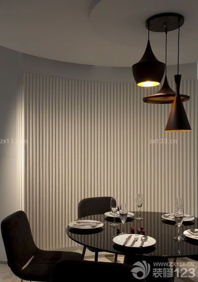 作為一個設(shè)計師，最自豪的不是設(shè)計了多少好看的房子，而是能夠設(shè)計自己的家，這次的房子是我努力幾年存錢買下來的，買房的路程是辛苦的，但是裝修卻是幸福的，從設(shè)計開始到最后的竣工，我都全部參與在里面，特地為此還停工了半年，最后裝修出來的效果是很滿意的，也值得我付出這么多。