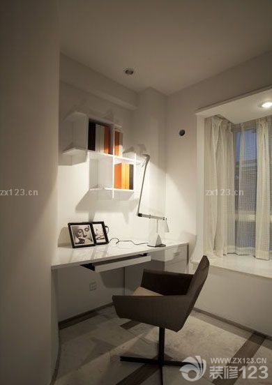 作為一個設(shè)計師，最自豪的不是設(shè)計了多少好看的房子，而是能夠設(shè)計自己的家，這次的房子是我努力幾年存錢買下來的，買房的路程是辛苦的，但是裝修卻是幸福的，從設(shè)計開始到最后的竣工，我都全部參與在里面，特地為此還停工了半年，最后裝修出來的效果是很滿意的，也值得我付出這么多。