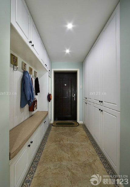 美式對(duì)于我來(lái)說(shuō)一直都是比較鐘愛(ài)的風(fēng)格，不僅是色彩方面，還有就是在家具的搭配上，美式的家具給我的感覺(jué)就是眼前一亮，很是喜歡，也可以說(shuō)是一見(jiàn)鐘情。裝修開始到最后時(shí)間歷時(shí)5個(gè)月，花費(fèi)我12萬(wàn)的裝修費(fèi)用，其中2萬(wàn)多是家具方面的，我們自己搭配自己買。才有這樣好的效果。