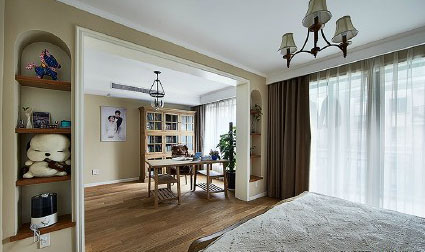 美式對(duì)于我來(lái)說(shuō)一直都是比較鐘愛(ài)的風(fēng)格，不僅是色彩方面，還有就是在家具的搭配上，美式的家具給我的感覺(jué)就是眼前一亮，很是喜歡，也可以說(shuō)是一見(jiàn)鐘情。裝修開始到最后時(shí)間歷時(shí)5個(gè)月，花費(fèi)我12萬(wàn)的裝修費(fèi)用，其中2萬(wàn)多是家具方面的，我們自己搭配自己買。才有這樣好的效果。