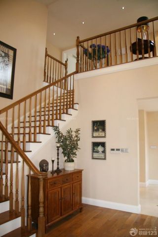 美式乡村风格样板房室内楼梯装修效果图