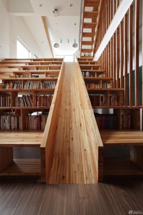 滑梯 图书馆书架