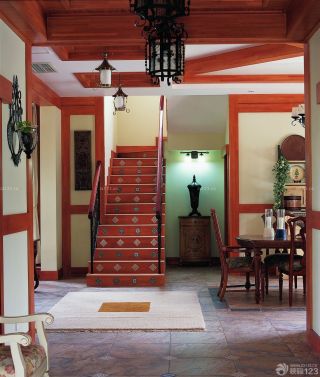 美式古典风格房屋楼梯设计效果图